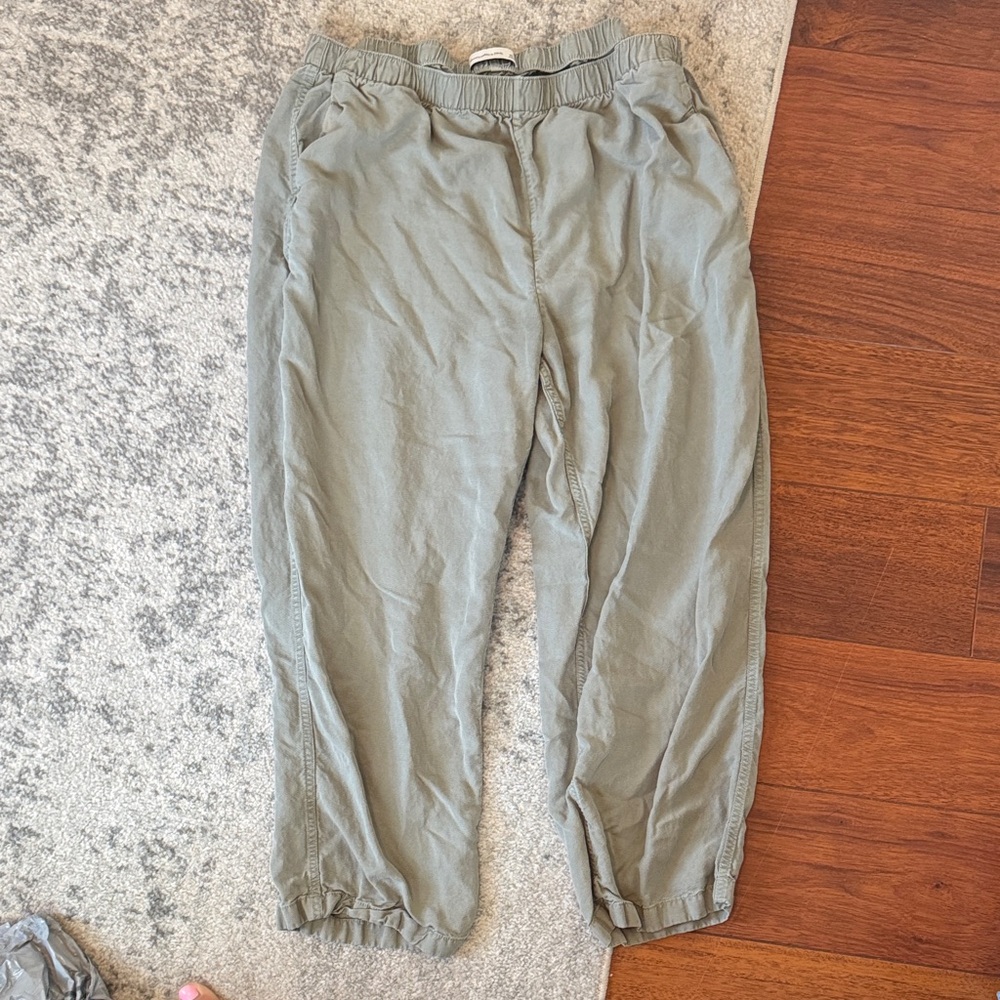 Abercrombie & Fitch Olive linen pants